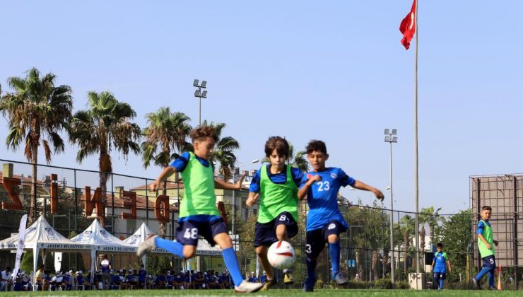 Akdeniz Belediyesi Futbol Okulu geleceğin yeteneklerini bekliyor
