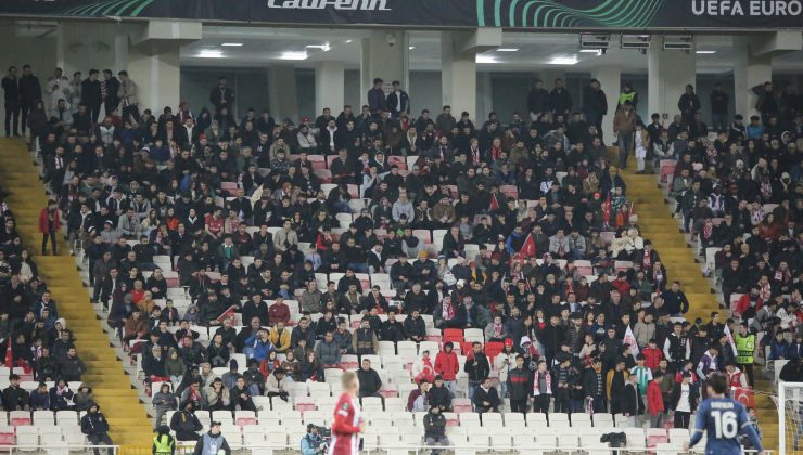 Depremzedeler Sivasspor-Fiorentina maçını ücretsiz izledi