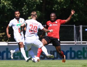 Beşiktaş – Augsburg maçı, patlayıcı maddeler nedeniyle 79. dakikada iptal edildi.